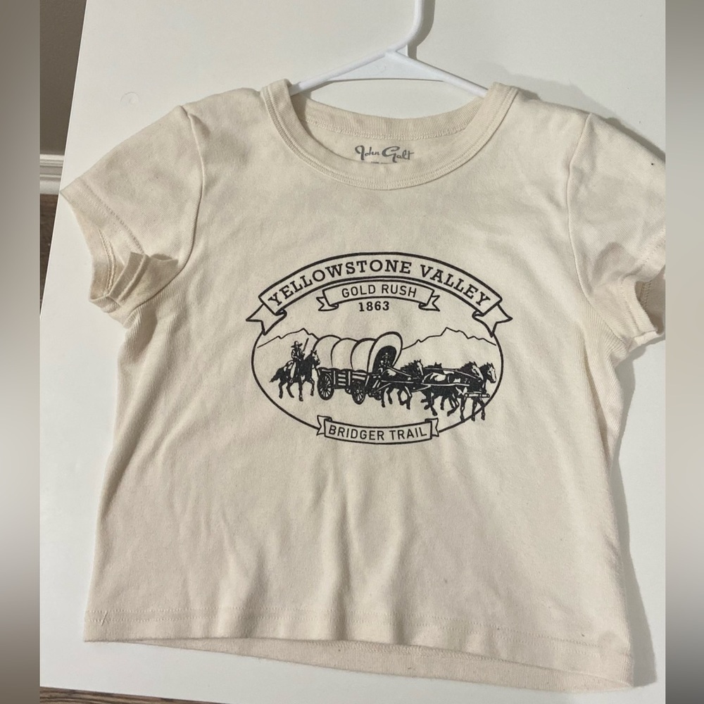 Brandy Melville t-shirt